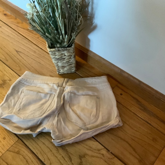 Tan shorts - Picture 3 of 5